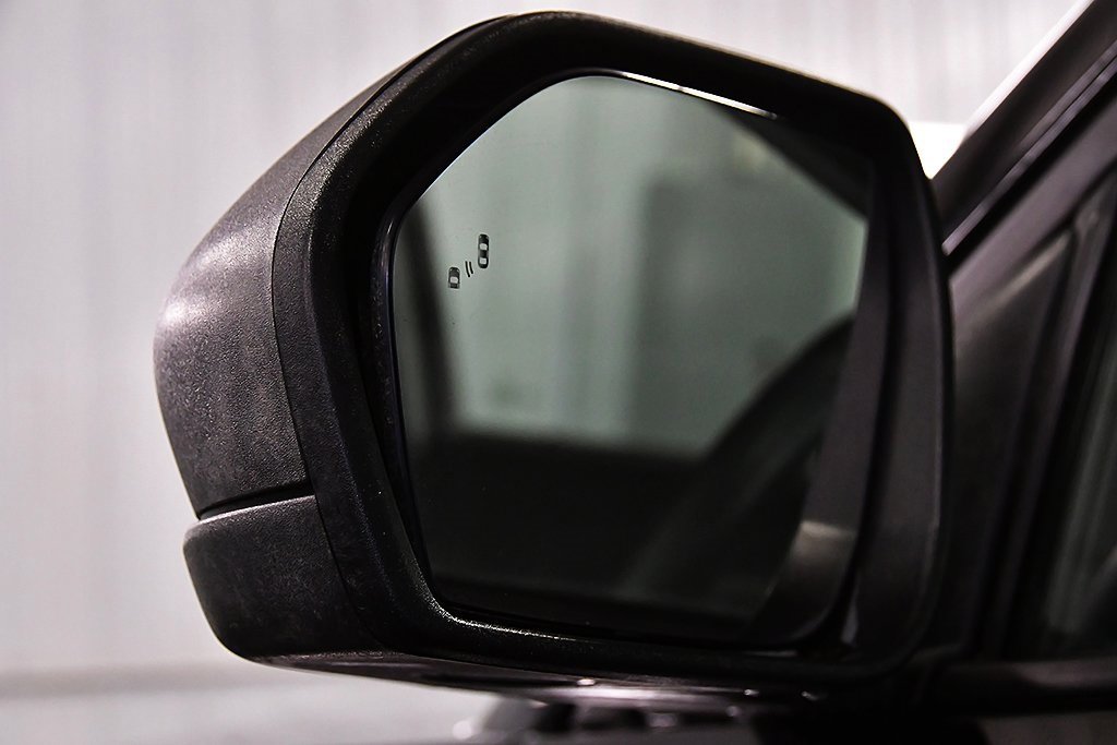 Used 2022 Ford Explorer XLT w/ Equipment Group 202A image 14