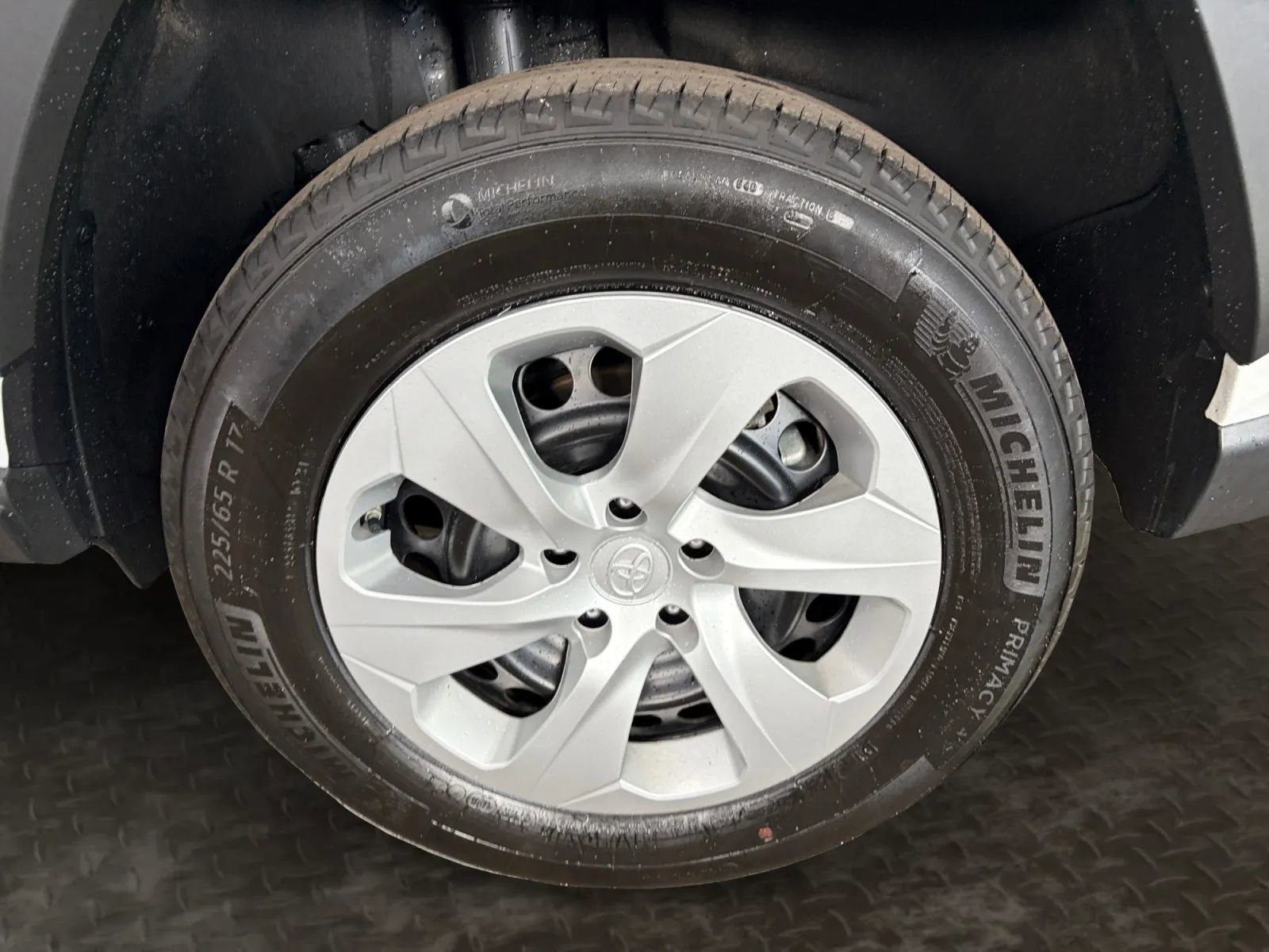 Used 2025 Toyota RAV4 LE image 32