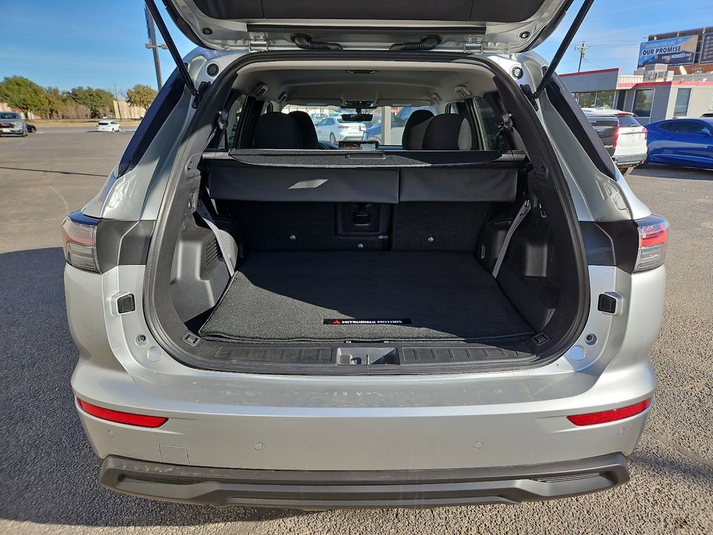 New 2026 Mitsubishi Outlander ES image 19