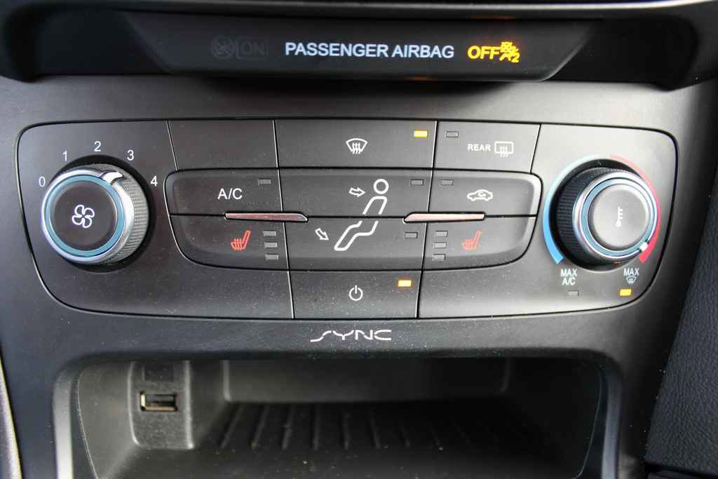 Used 2017 Ford Focus SE w/ Cold Weather Package image 22