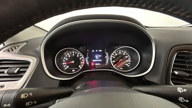 Used 2017 Jeep Compass Latitude w/ Cold Weather Group AWD/4WD image 18