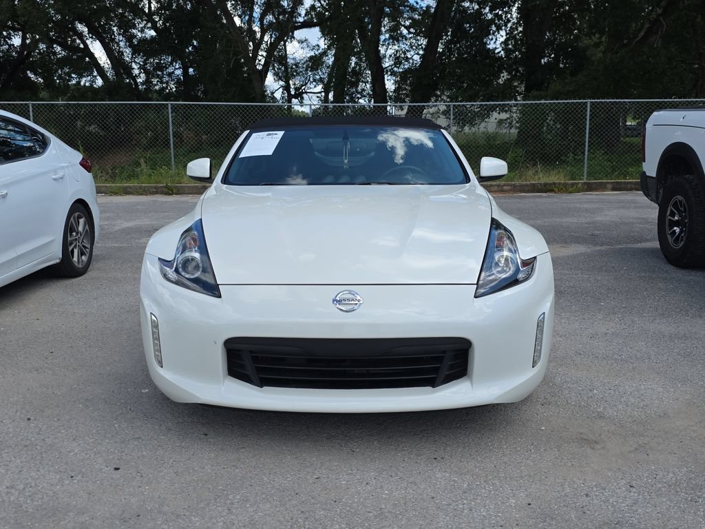 Used 2018 Nissan 370Z Roadster RWD image 2