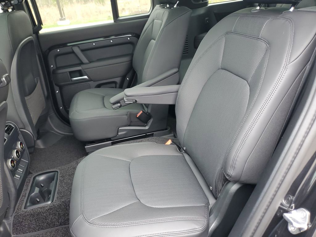 New 2026 Land Rover Defender 130 X-Dynamic SE image 30