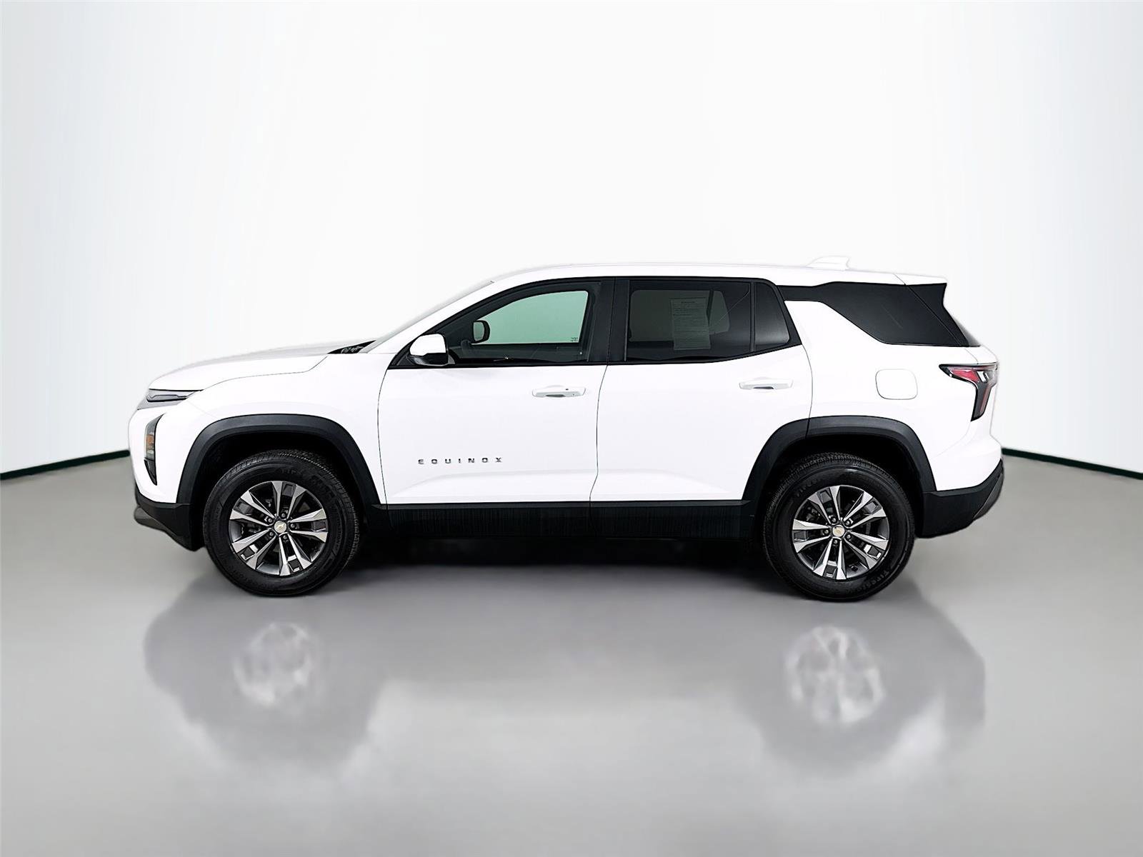 Used 2026 Chevrolet Equinox LT w/ Convenience Package II image 5