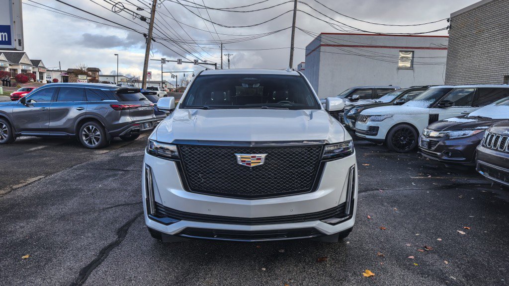 Used 2022 Cadillac Escalade ESV Sport Platinum w/ Heavy-Duty Trailer Package image 3