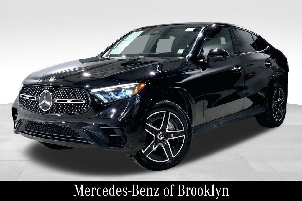 Used 2024 Mercedes-Benz GLC 300 4MATIC image 3