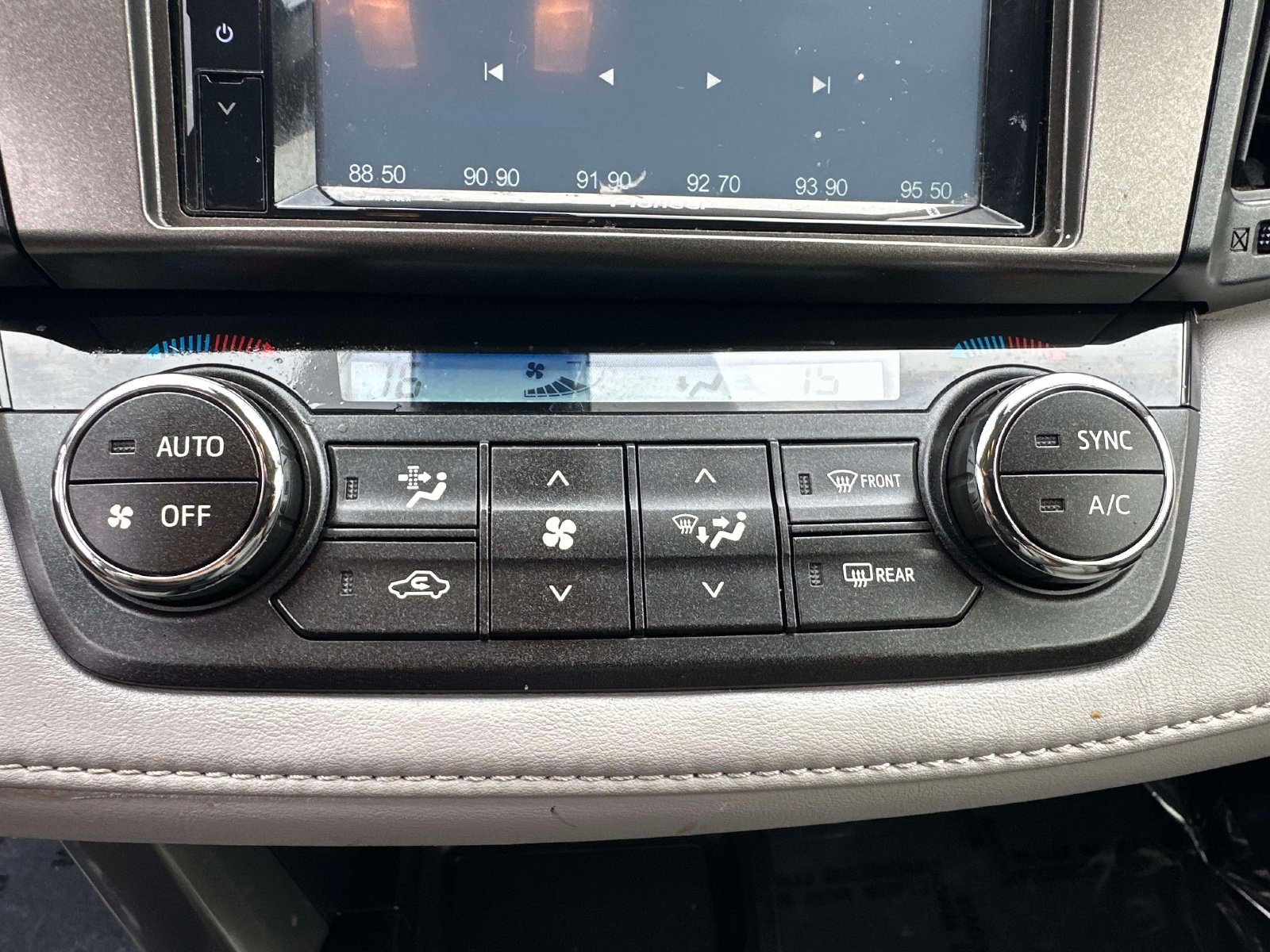 Used 2017 Toyota RAV4 Limited w/ Advanced Technology Package image 11