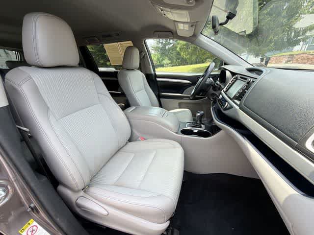 Used 2016 Toyota Highlander Plus AWD/4WD image 21