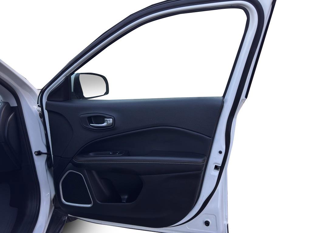 Used 2019 Jeep Compass Latitude image 11