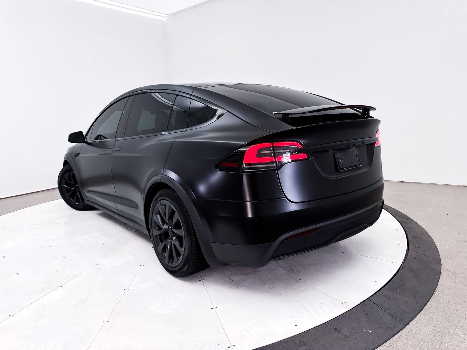 Used 2023 Tesla Model X AWD/4WD image 2
