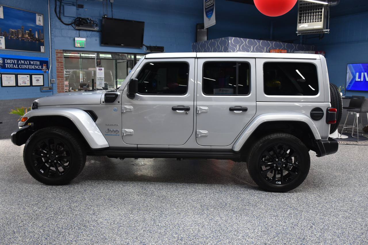 Used 2024 Jeep Wrangler Unlimited Sahara w/ Technology Group AWD/4WD image 8