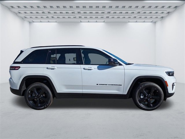 New 2025 Jeep Grand Cherokee Limited w/ Black Appearance Package image 3