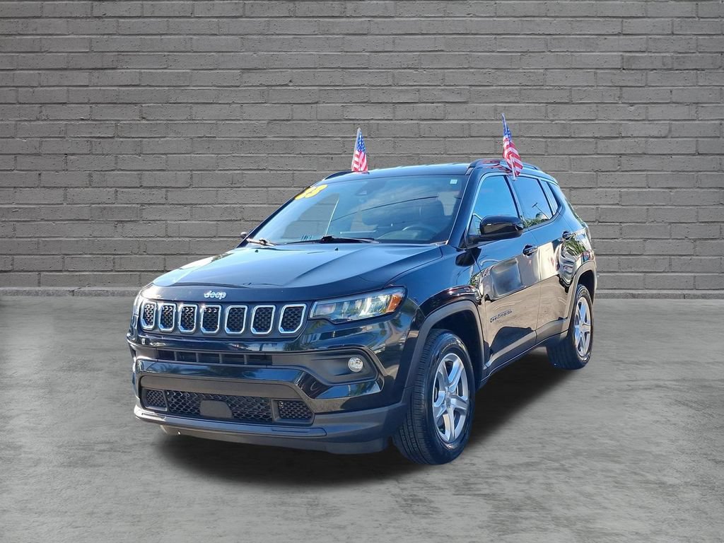 Used 2023 Jeep Compass Latitude AWD/4WD image 3