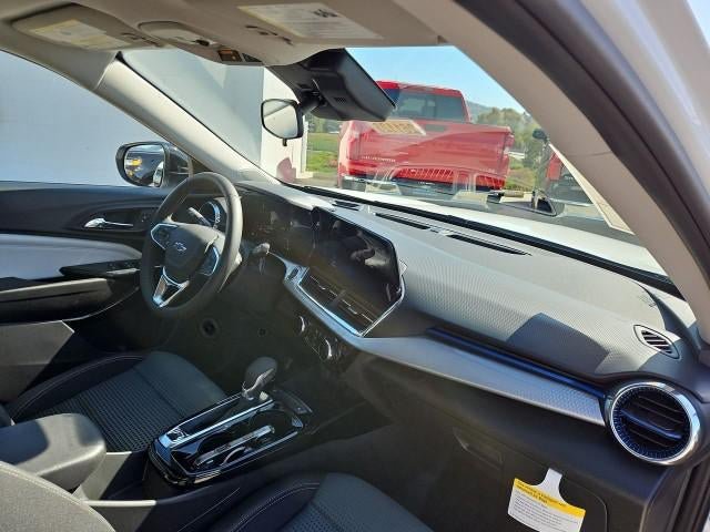 New 2026 Chevrolet Trax LT w/ Driver Confidence Package FWD image 28