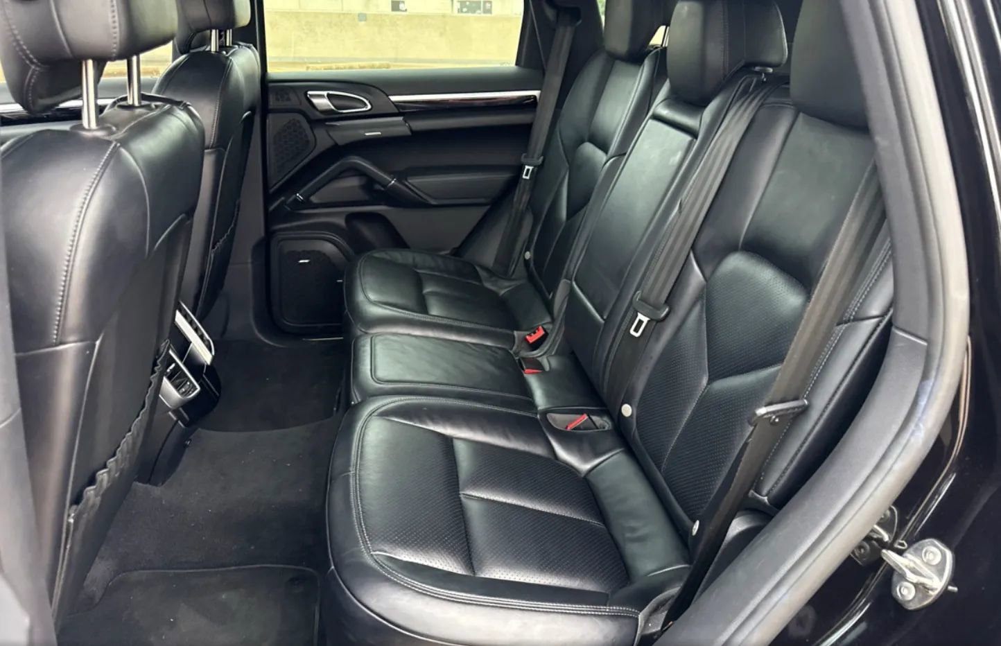 Used 2015 Porsche Cayenne S image 4