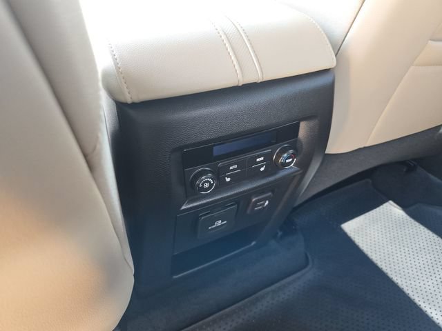 Used 2023 Chevrolet Traverse Premier FWD image 20