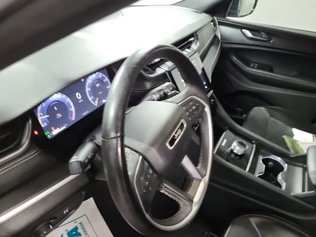 Used 2024 Jeep Grand Cherokee L Laredo AWD/4WD image 2