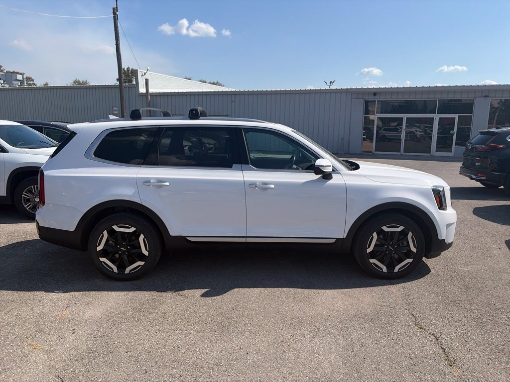 Used 2025 Kia Telluride S AWD/4WD image 7