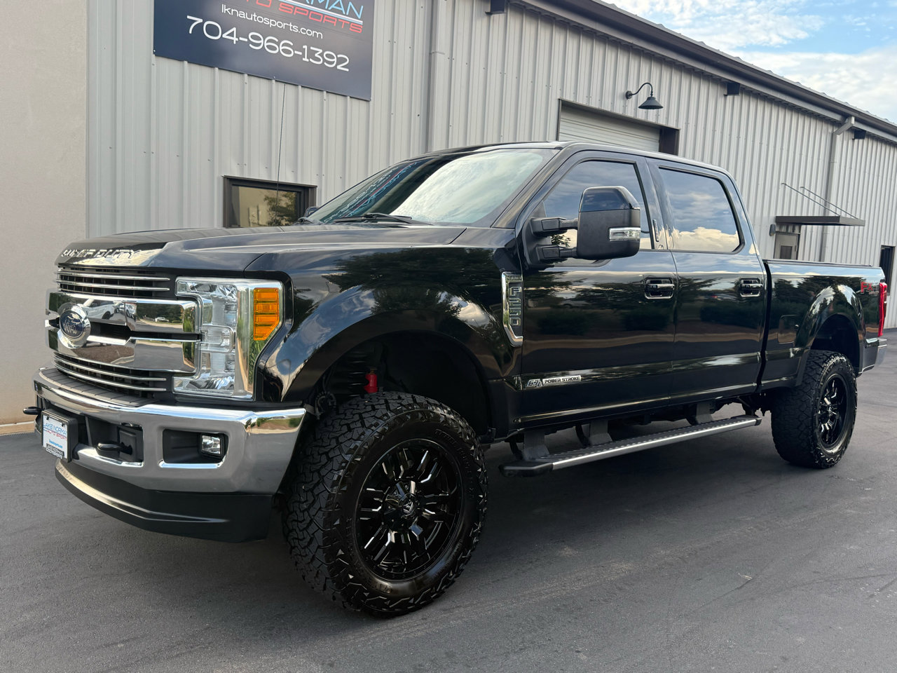 Used 2017 Ford F250 Lariat w/ Lariat Value Package image 3