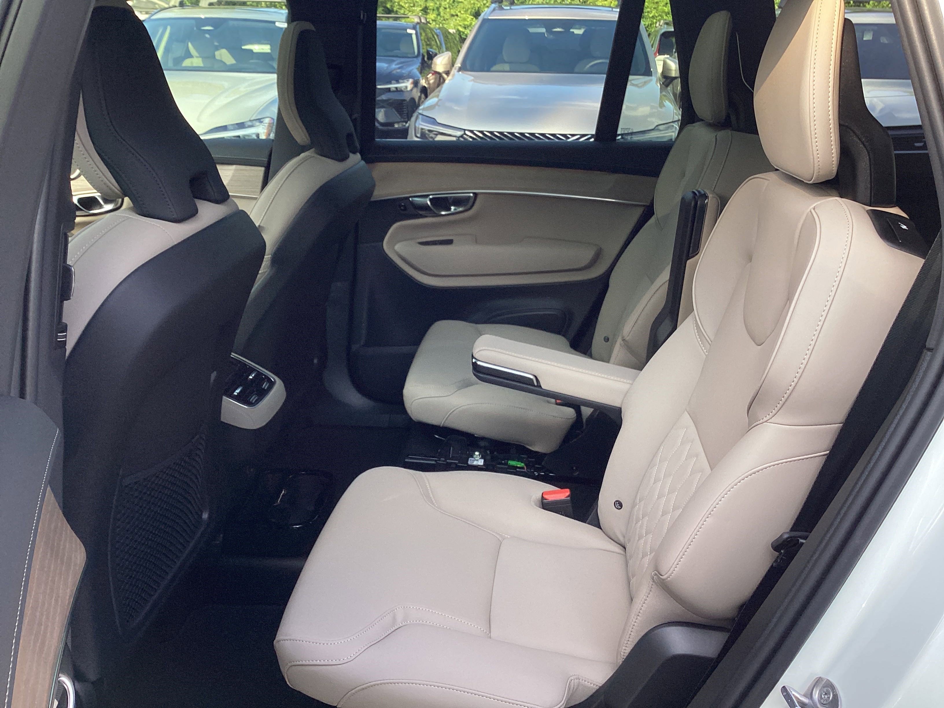 Used 2026 Volvo XC90 B6 Plus w/ Protection Package Premier image 33