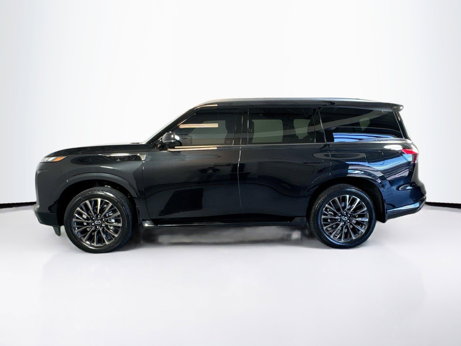 Used 2025 INFINITI QX80 Autograph image 2