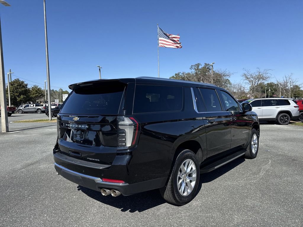 Used 2025 Chevrolet Suburban Premier image 3