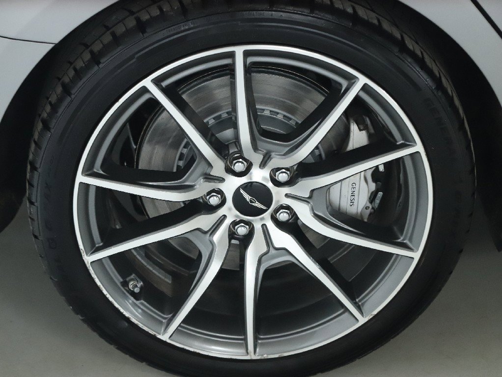 Used 2024 Genesis G70 2.5T image 12