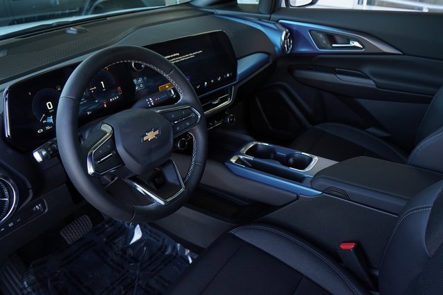 New 2025 Chevrolet Equinox EV LT image 25