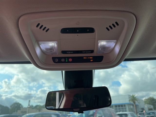 Used 2020 Chevrolet Traverse Premier image 35