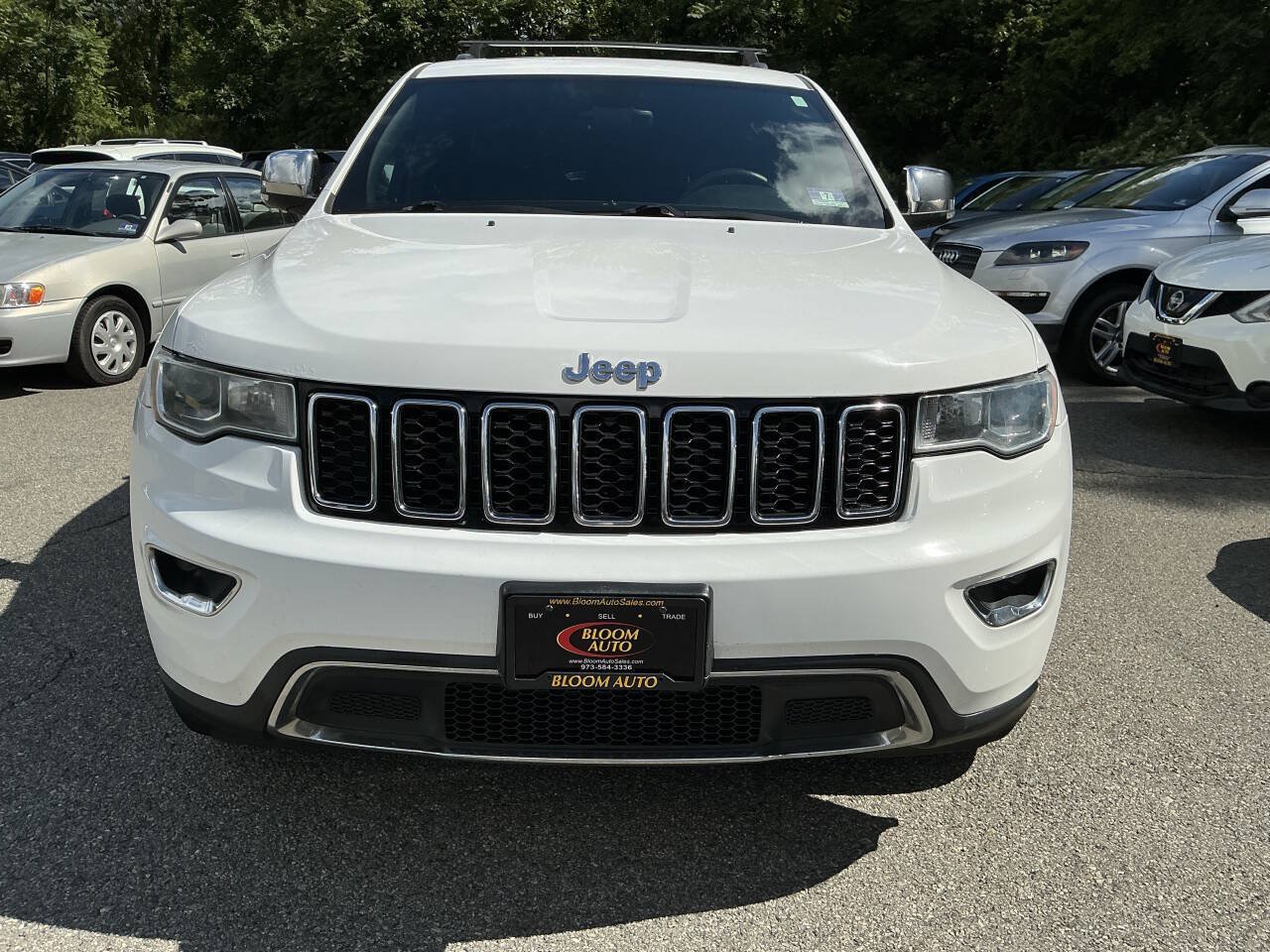 Used 2017 Jeep Grand Cherokee Limited AWD/4WD image 2