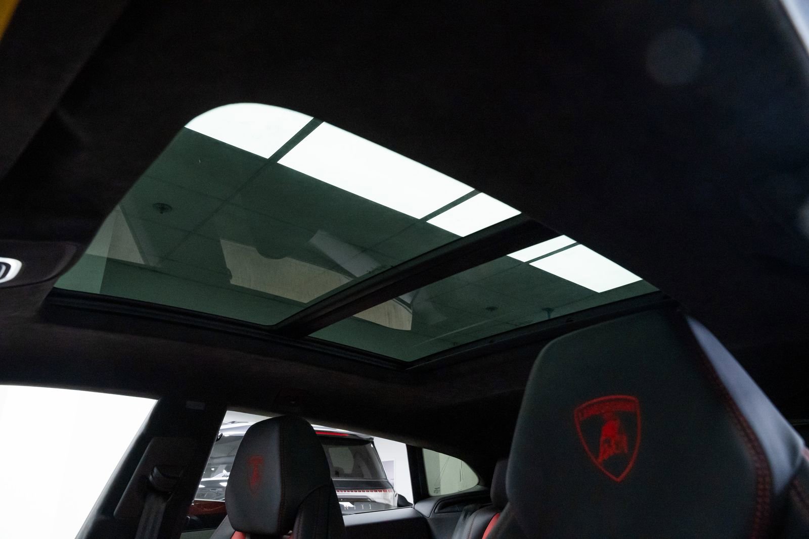 Used 2022 Lamborghini Urus image 18