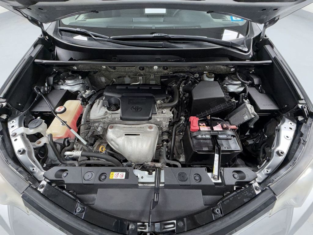 Used 2018 Toyota RAV4 LE w/ Carpet Mat Package image 18