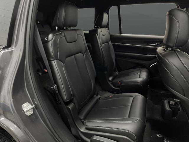 New 2026 Jeep Grand Cherokee L Limited w/ Luxury Tech Group II image 32