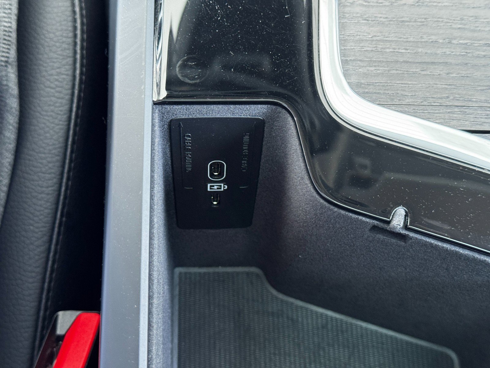 Used 2023 Volvo S90 B6 Plus w/ Protection Package Premier image 31