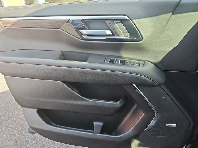 Used 2025 Chevrolet Tahoe Premier AWD/4WD image 24