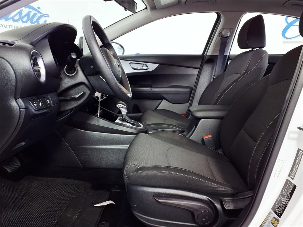 Used 2022 Kia Forte LXS w/ LXS Technology Package image 9