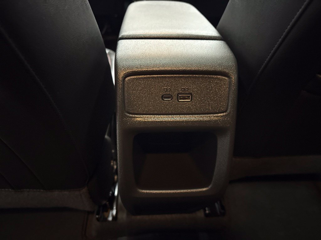 Used 2025 Chevrolet Trax RS w/ Sunroof Package FWD image 32