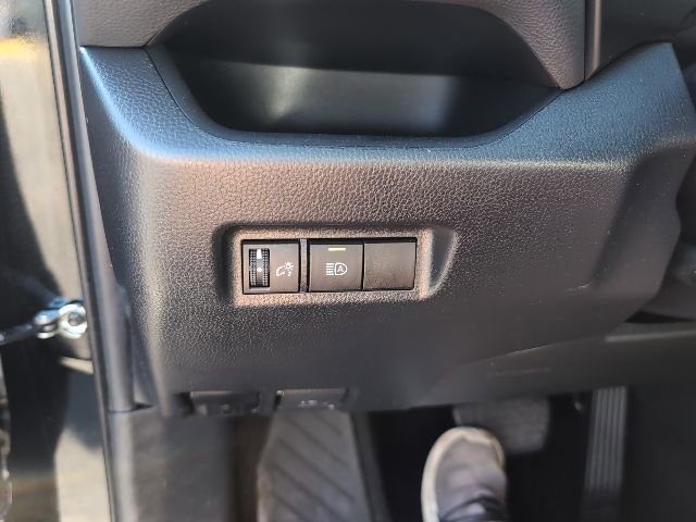 Used 2020 Toyota RAV4 XLE image 20