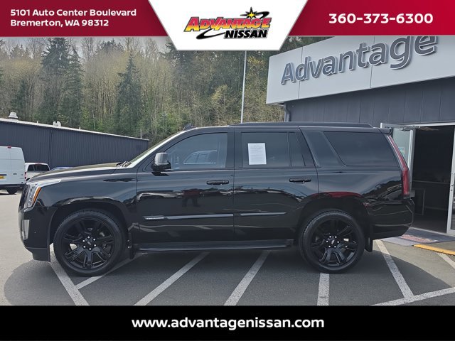 Used 2017 Cadillac Escalade Luxury AWD/4WD image 2