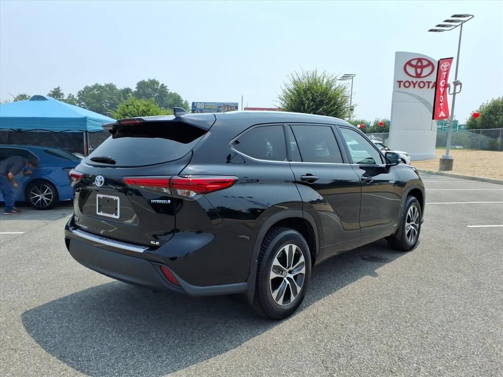 Used 2020 Toyota Highlander XLE AWD/4WD image 4