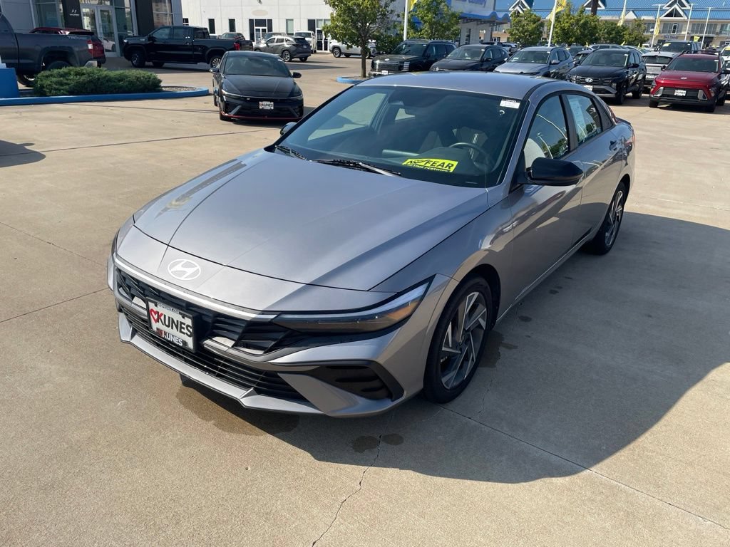 Used 2025 Hyundai Elantra Sport w/ Cargo Package FWD image 9