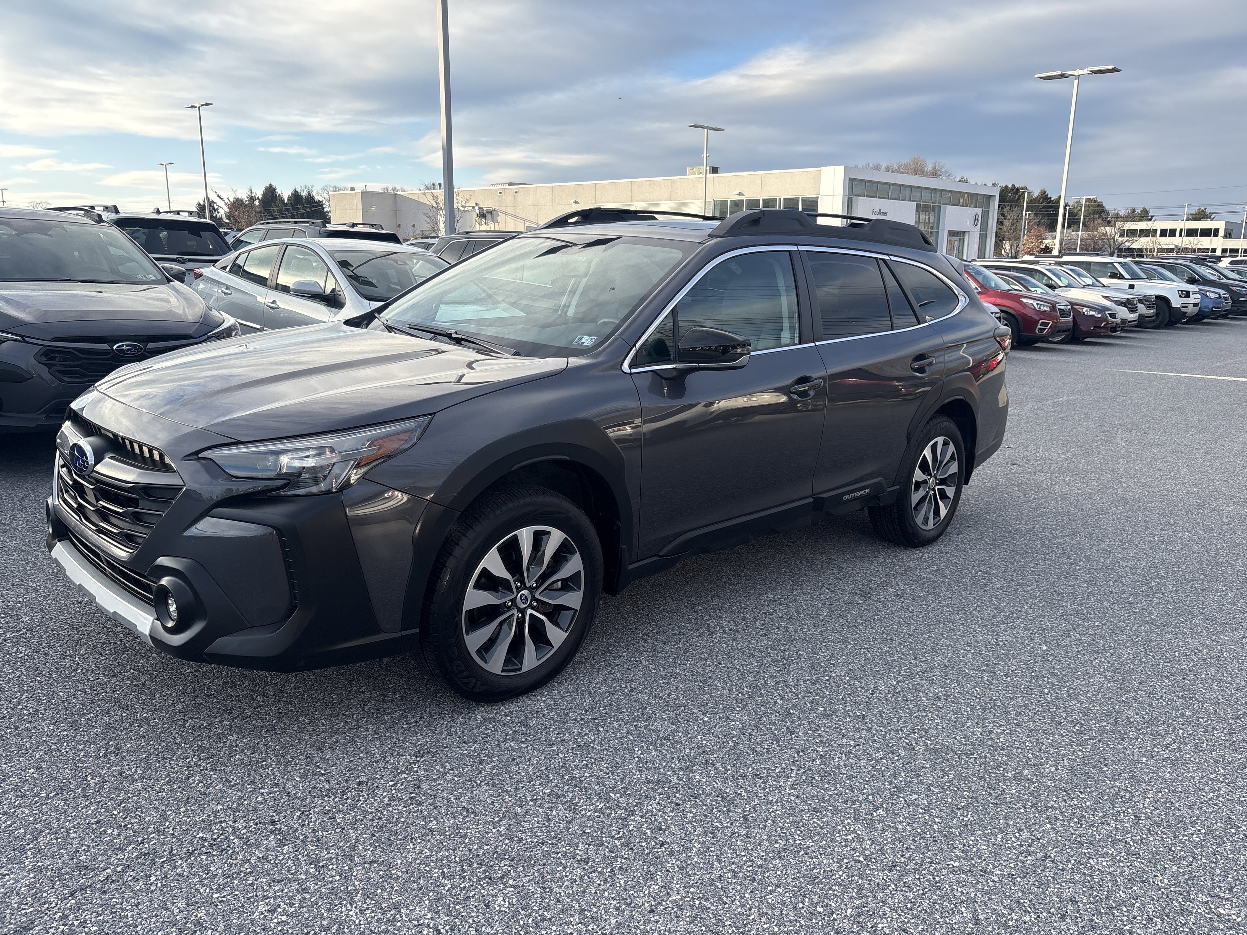 Used 2023 Subaru Outback Limited image 3