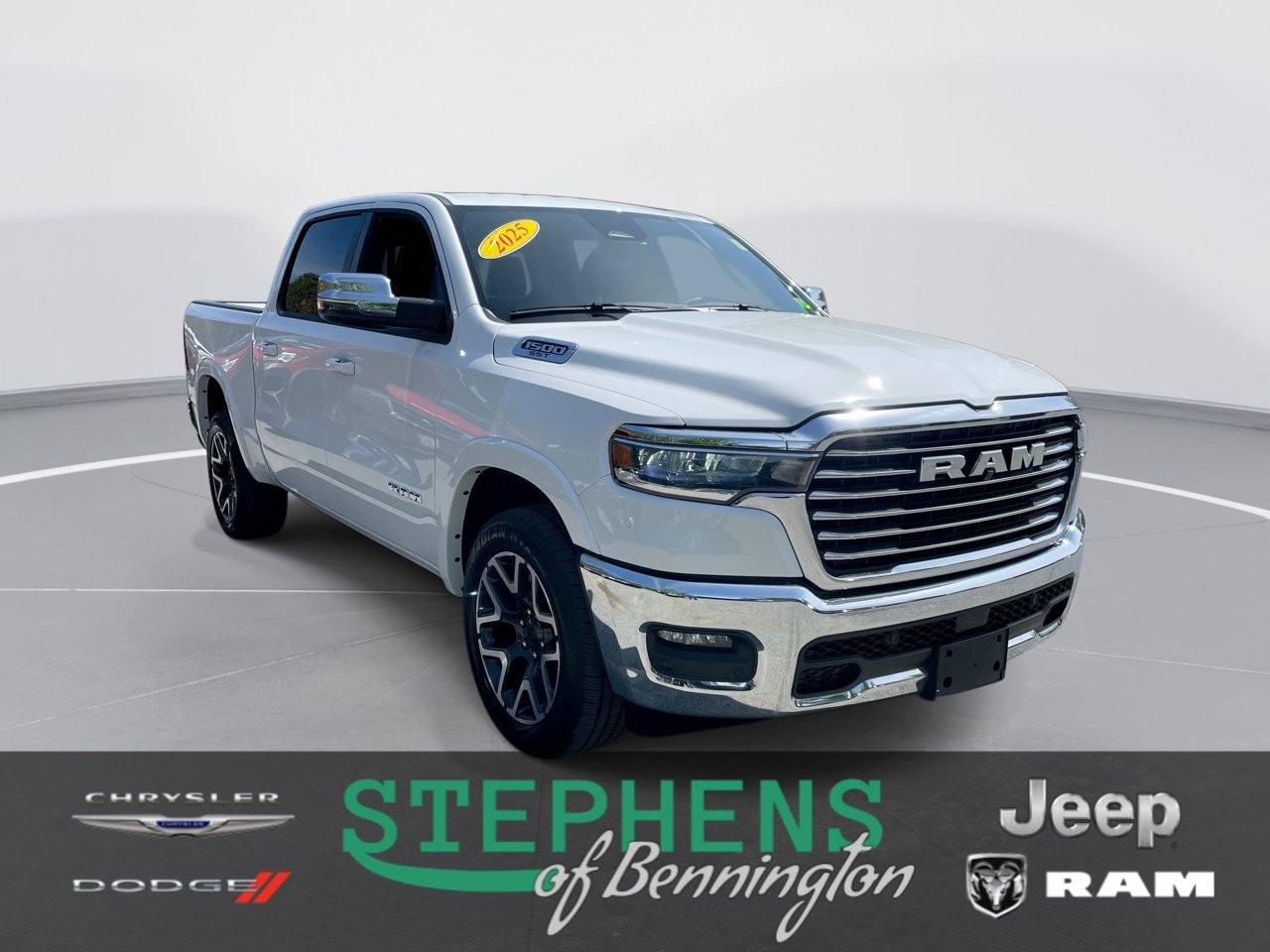 Used 2025 RAM 1500 Laramie AWD/4WD image 1