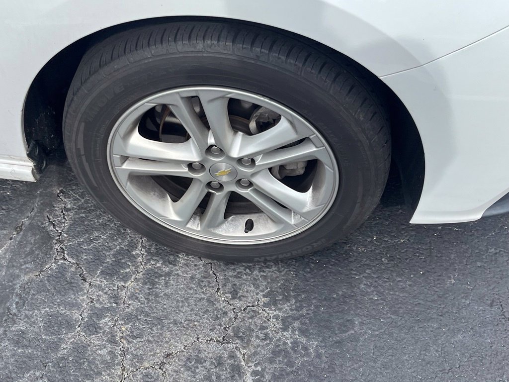 Used 2018 Chevrolet Cruze LT w/ RS Package FWD image 4