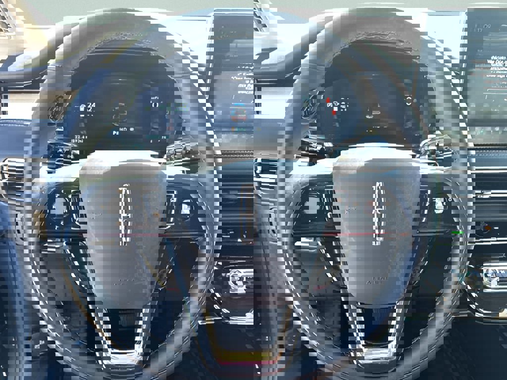 Used 2025 Lincoln Corsair Reserve w/ Jet Appearance Package image 17