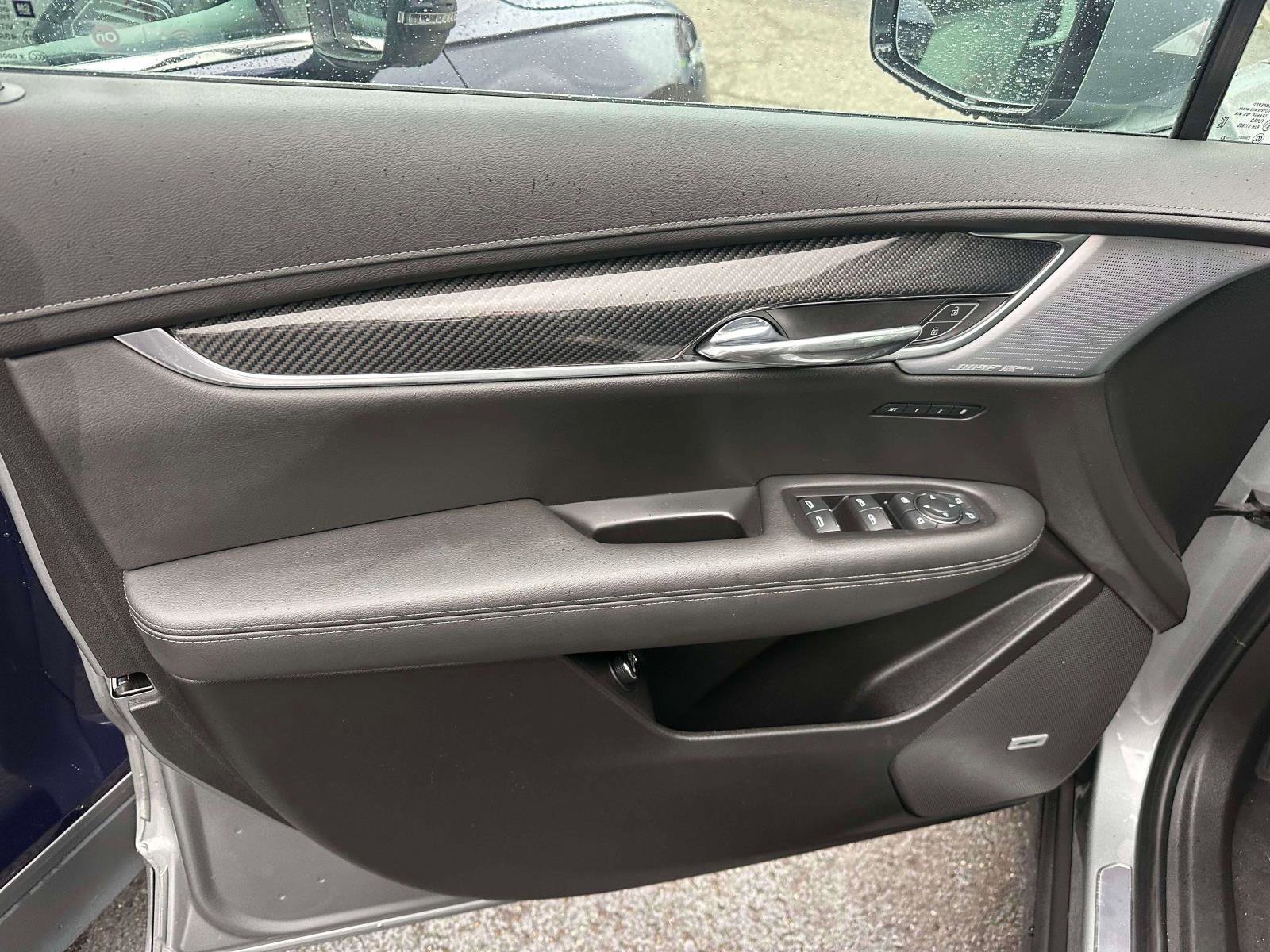 Used 2024 Cadillac XT6 Sport image 16