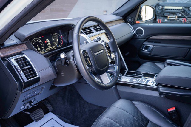 Used 2020 Land Rover Discovery HSE image 12