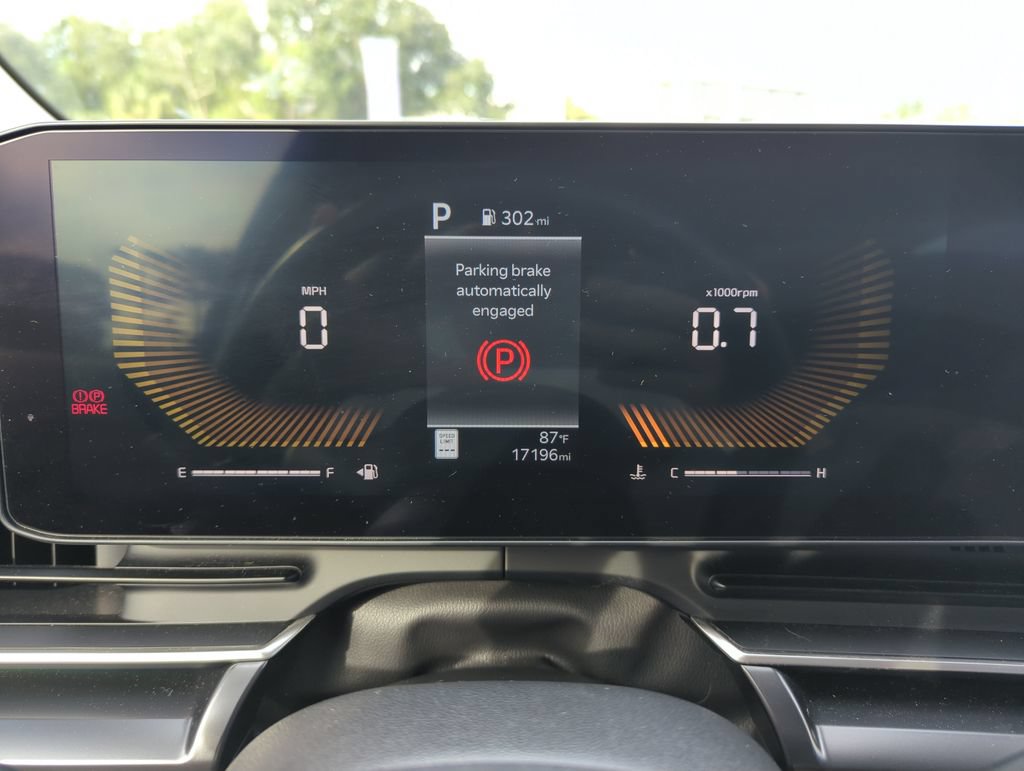 Used 2026 Kia Carnival FWD image 36