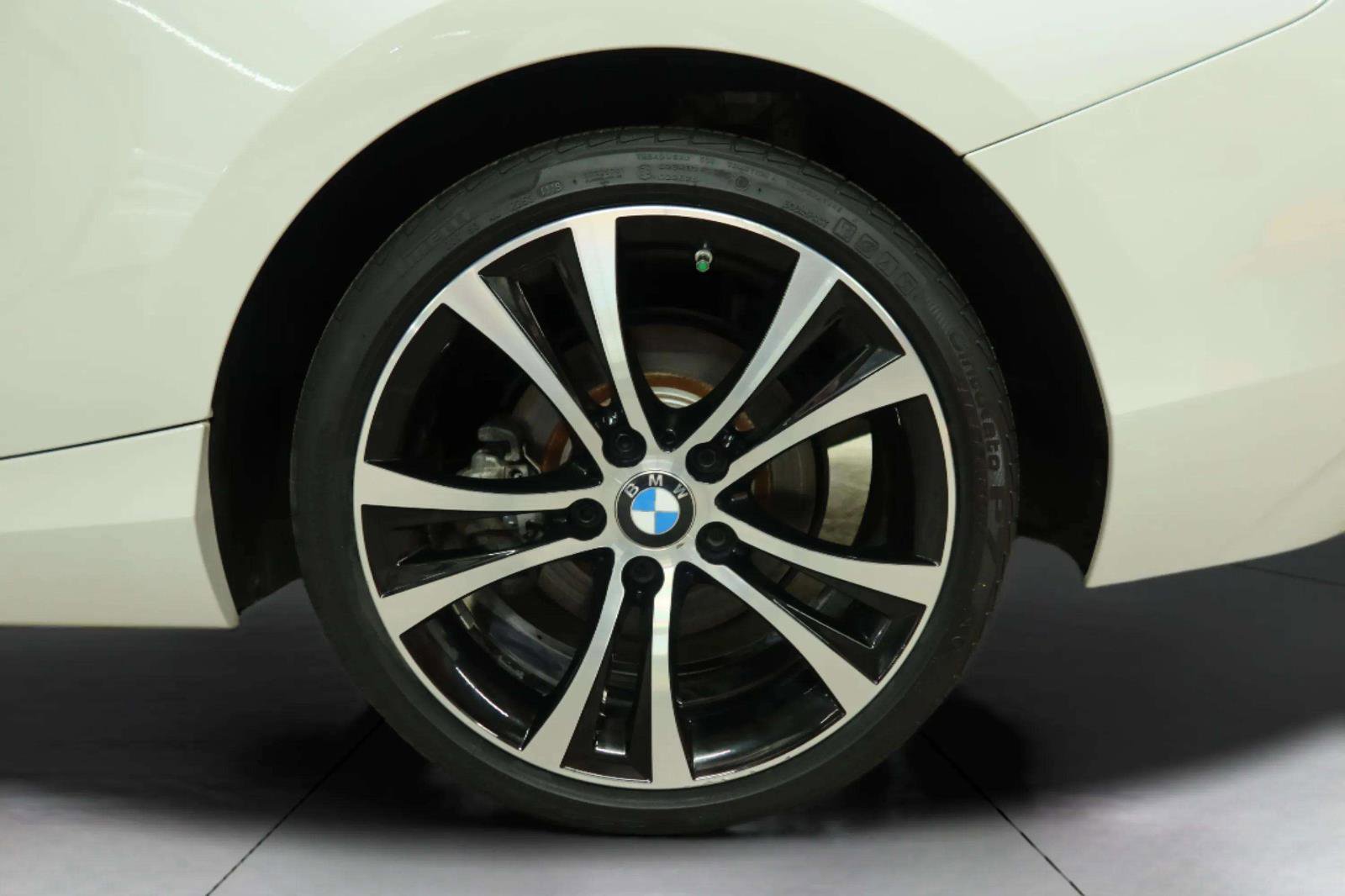 Used 2020 BMW 230i Convertible w/ Premium Package RWD image 44