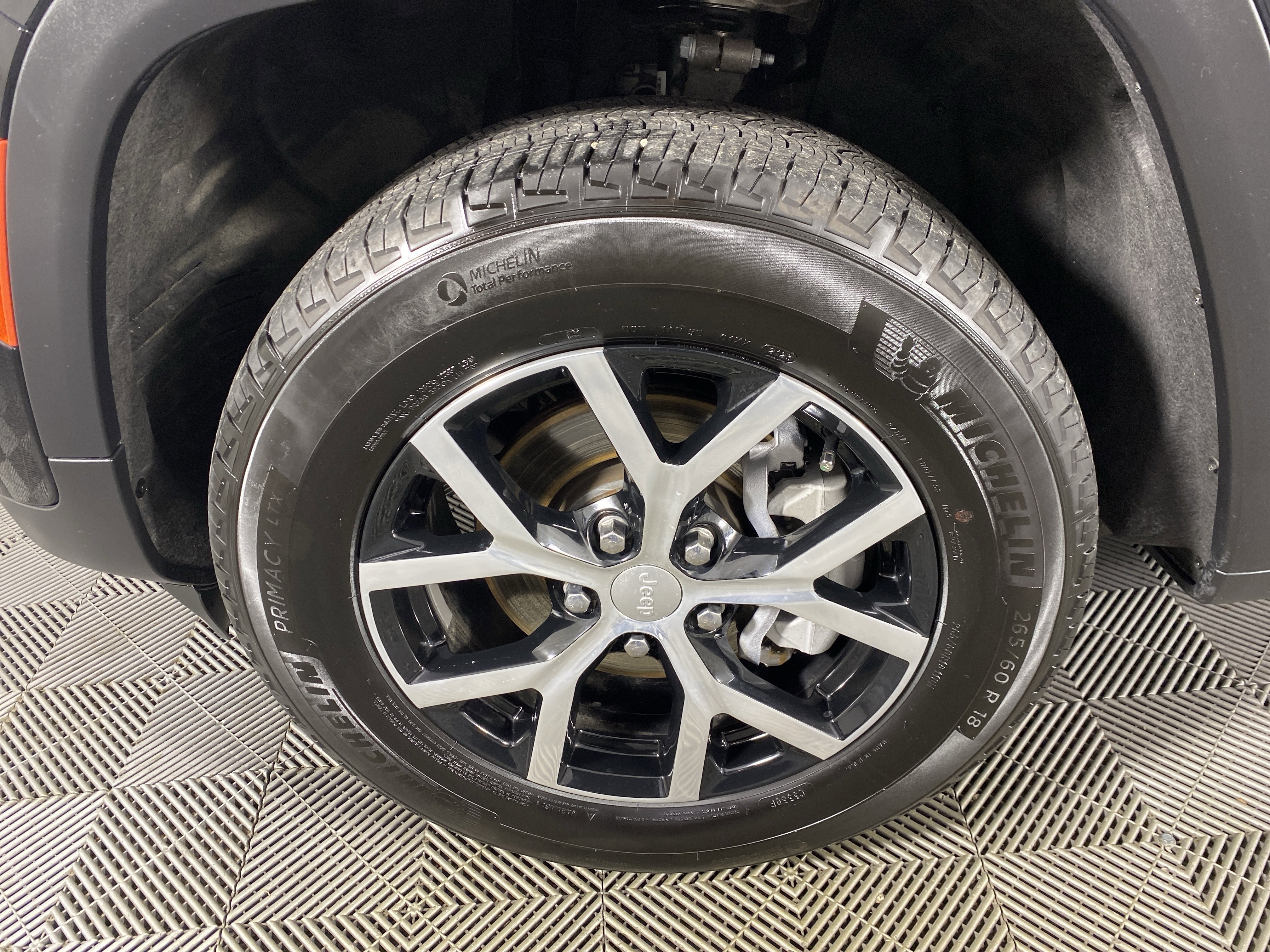 Used 2023 Jeep Grand Cherokee Limited image 14